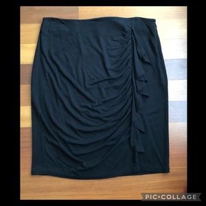 Knit lightweight side ruffled skirt 8/10